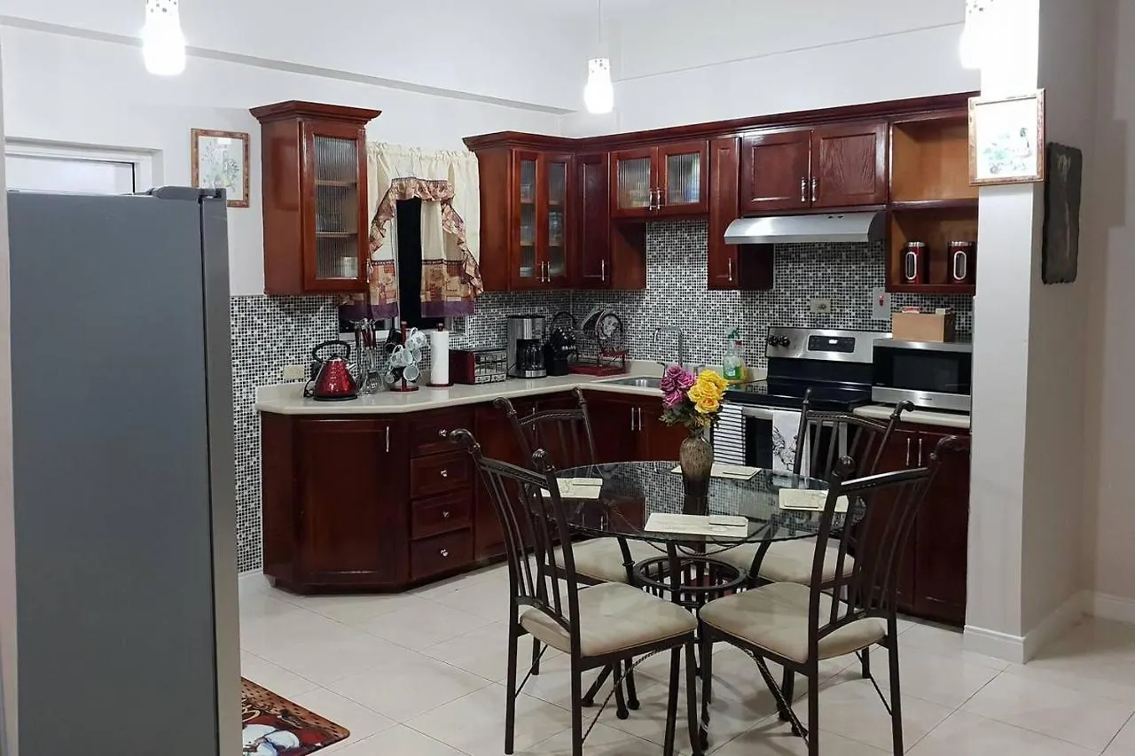 Lovely 2-Bed Apartment In The New Kingston Area Beverly Hills